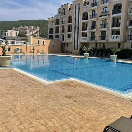 アパート Astoria 5. K.k. Elenite