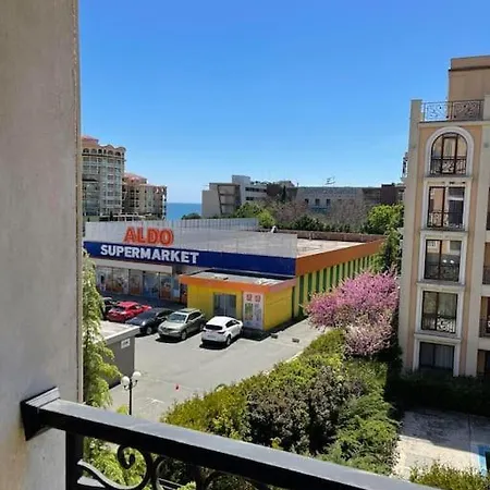 Astoria 5. K.k. Elenite アパート *