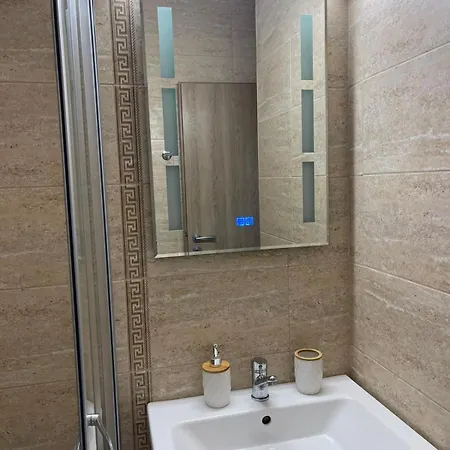 Astoria 5. K.k. Elenite アパート *