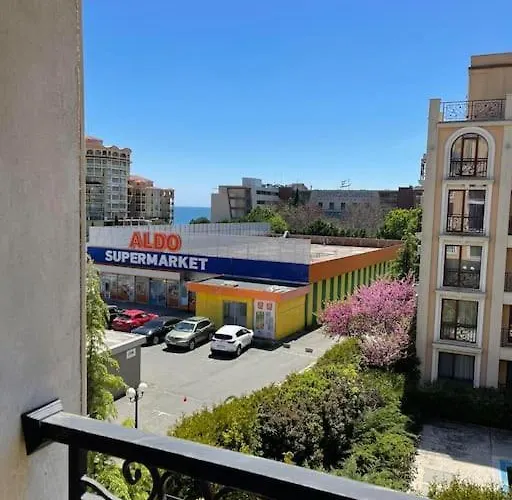 Astoria 5. K.k. Elenite Apartmán *