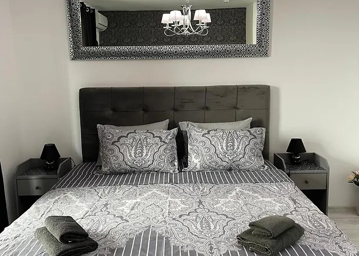 Astoria 5. K.k. Elenite Lägenhet *