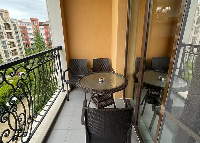 Astoria 5. K.k. Elenite Apartmán *